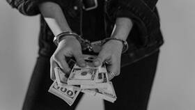 Как защитить деньги от ареста: законные способы в МегаФон